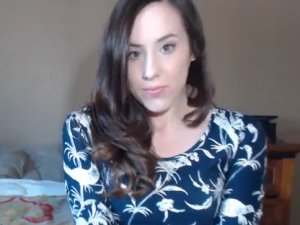 Mujer en Lencería de Noche en Webcam llegando al Orgasmo